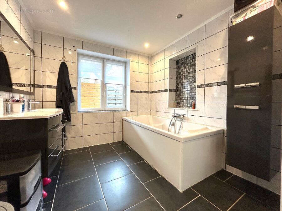 Maison à BRUILLE-SAINT-AMAND