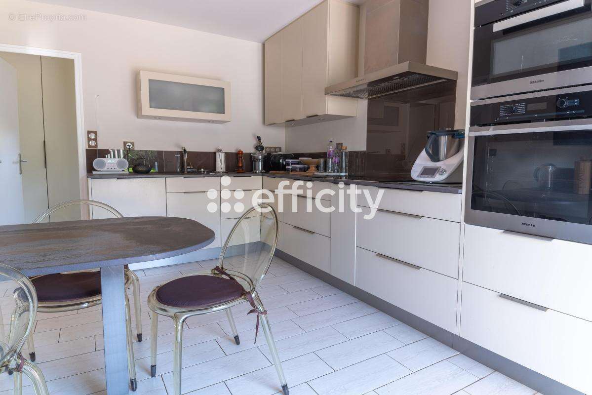 Maison à SAINT-ETIENNE-DE-MONTLUC