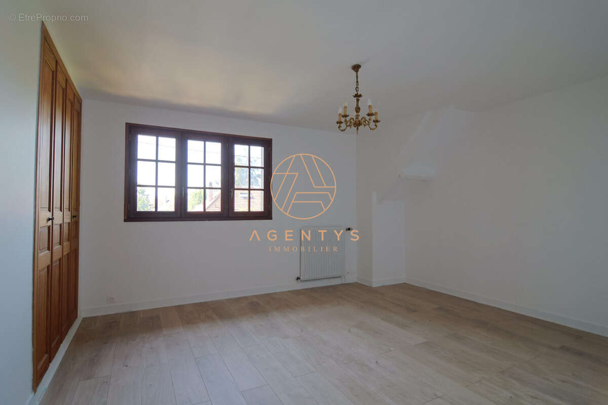 Maison à LE PLESSIS-TREVISE