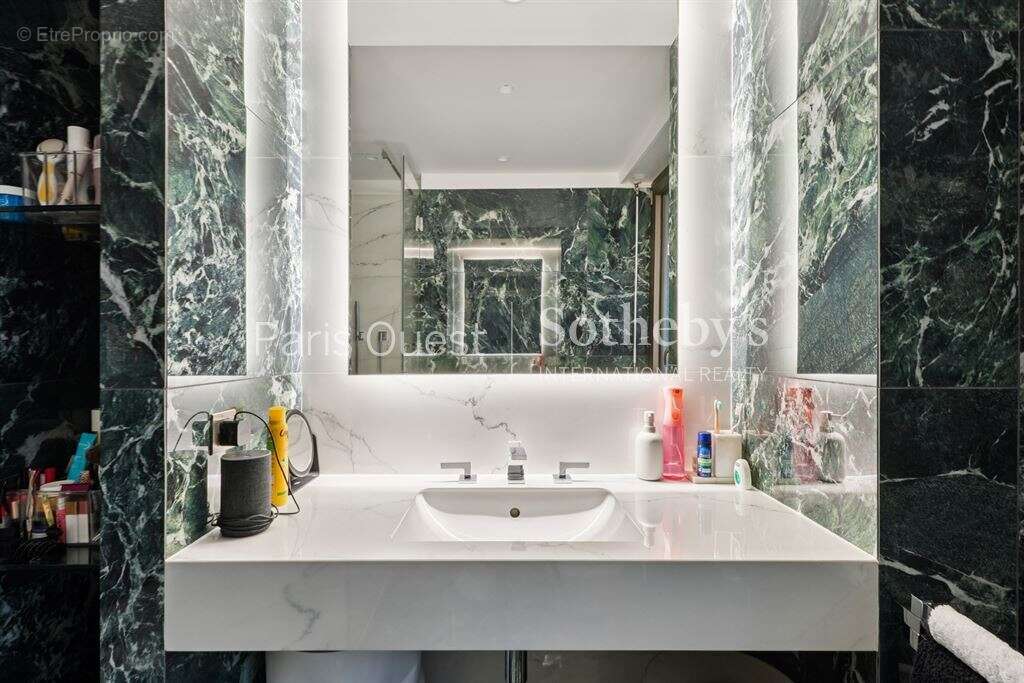 Appartement à NEUILLY-SUR-SEINE