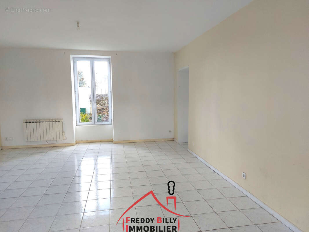 Maison à SAINT-VARENT