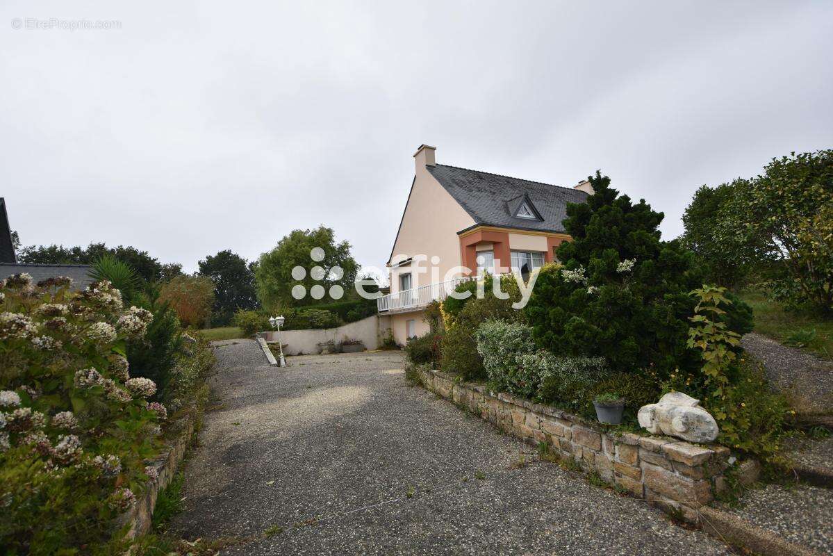 Maison à LOGONNA-DAOULAS