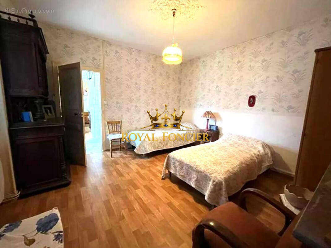 Chambre RDC - Maison à LA CELLE-SAINT-AVANT
