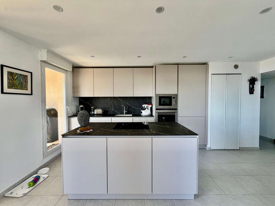 Appartement à SAINT-LAURENT-DU-VAR