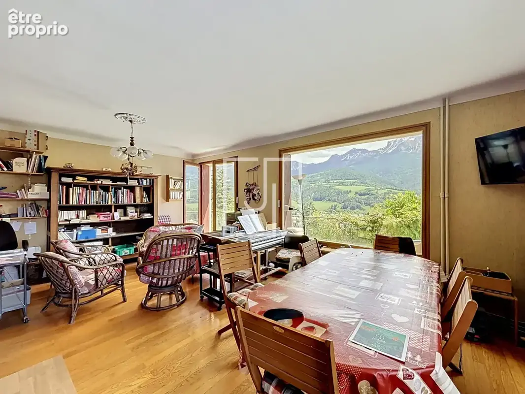 Viager occupé avec réserve d'usufruit   Propriété de 216 m2 composée de 3 appartements   Barcelonnette (04400) - photo 6