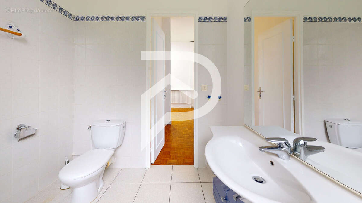 Appartement à LE MESNIL-LE-ROI