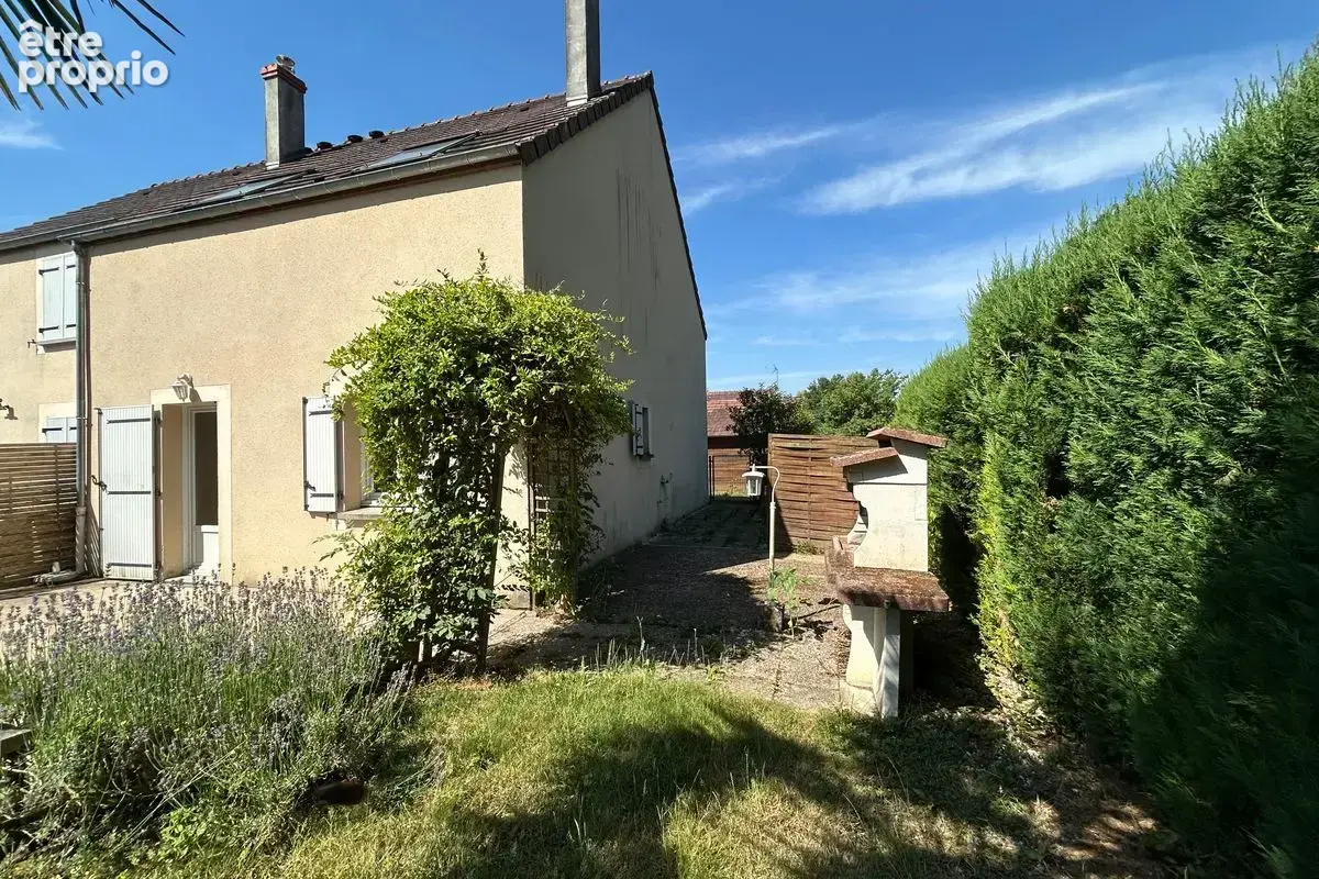 Belle opportunité à Toucy : Charmante maison T5 avec jardin, terrasse et garage ! - photo 16