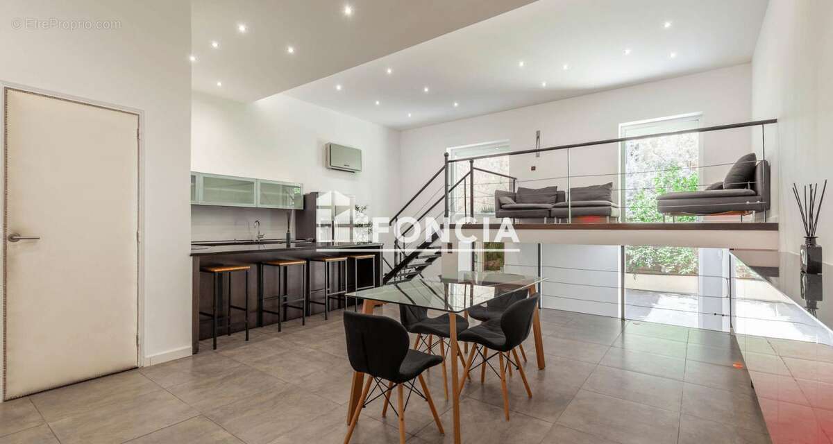 Appartement à MARSEILLE-6E