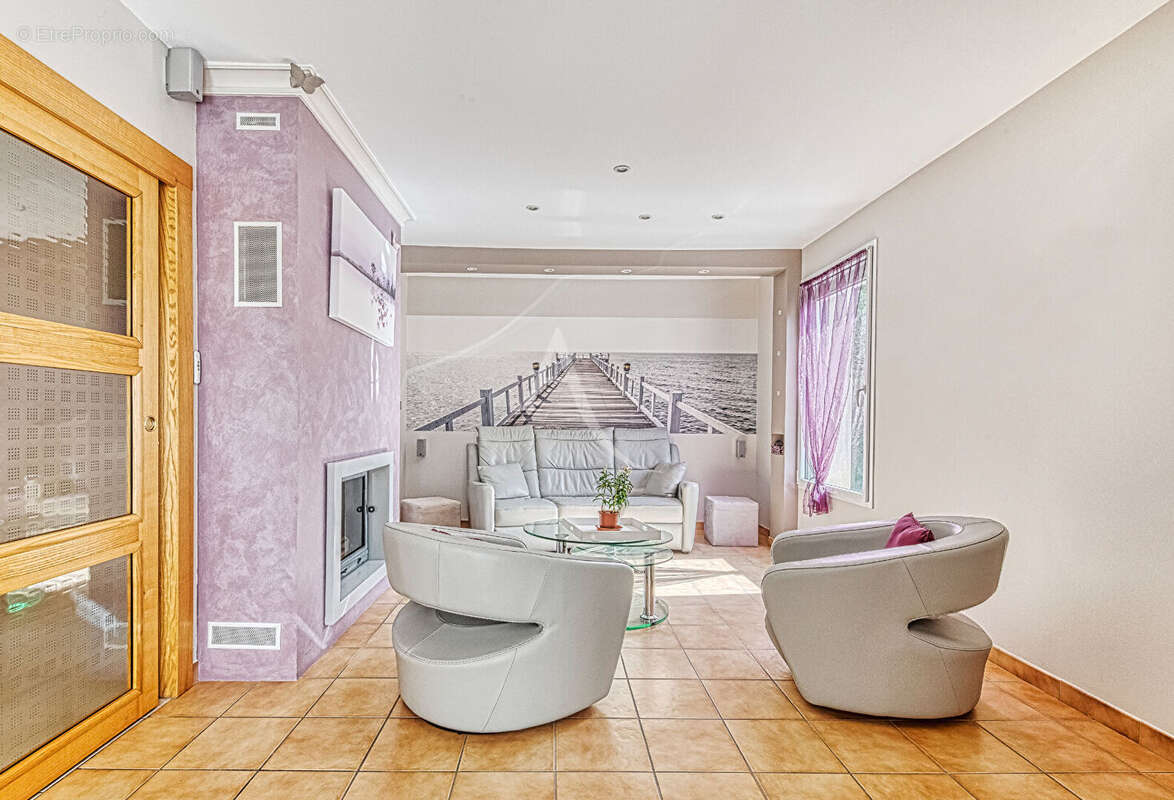 Maison à LA SALLE-DE-VIHIERS