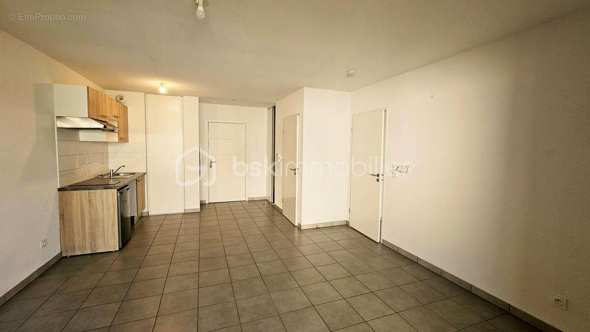 SOUSTONS – T2 récent avec terrasse et double parking en sous-sol - photo 7