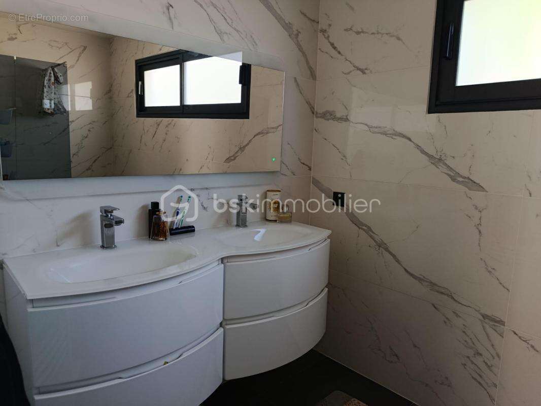 Maison à ROMANS-SUR-ISERE