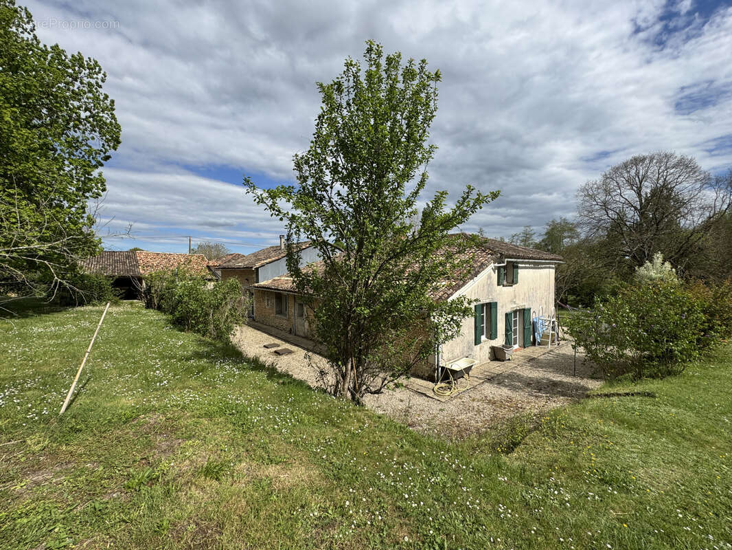 Maison à BAIGNES-SAINTE-RADEGONDE