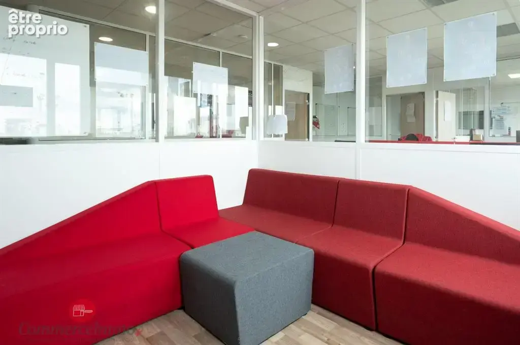 Murs d'un plateau de bureaux de 324 m2 à prix très concurentiel 530 000€ + 6 places de parkings - photo 8