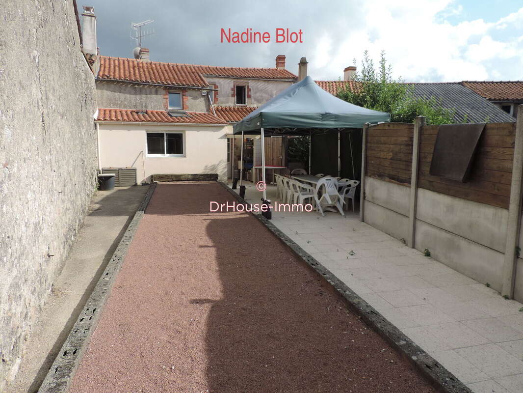 Commerce 205 m² à Saint-Martin-Des-Tilleuls  - photo 16