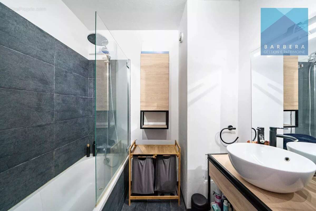 Appartement à SAINT-LAURENT-DU-VAR