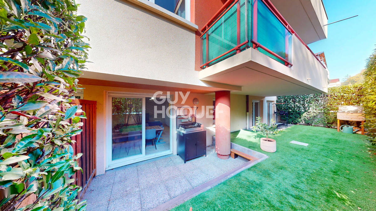 Appartement à CRUSEILLES