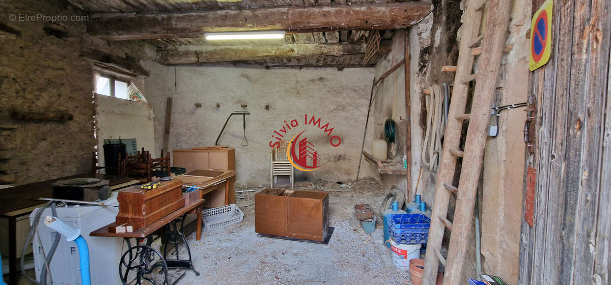 Parking à DUILHAC-SOUS-PEYREPERTUSE