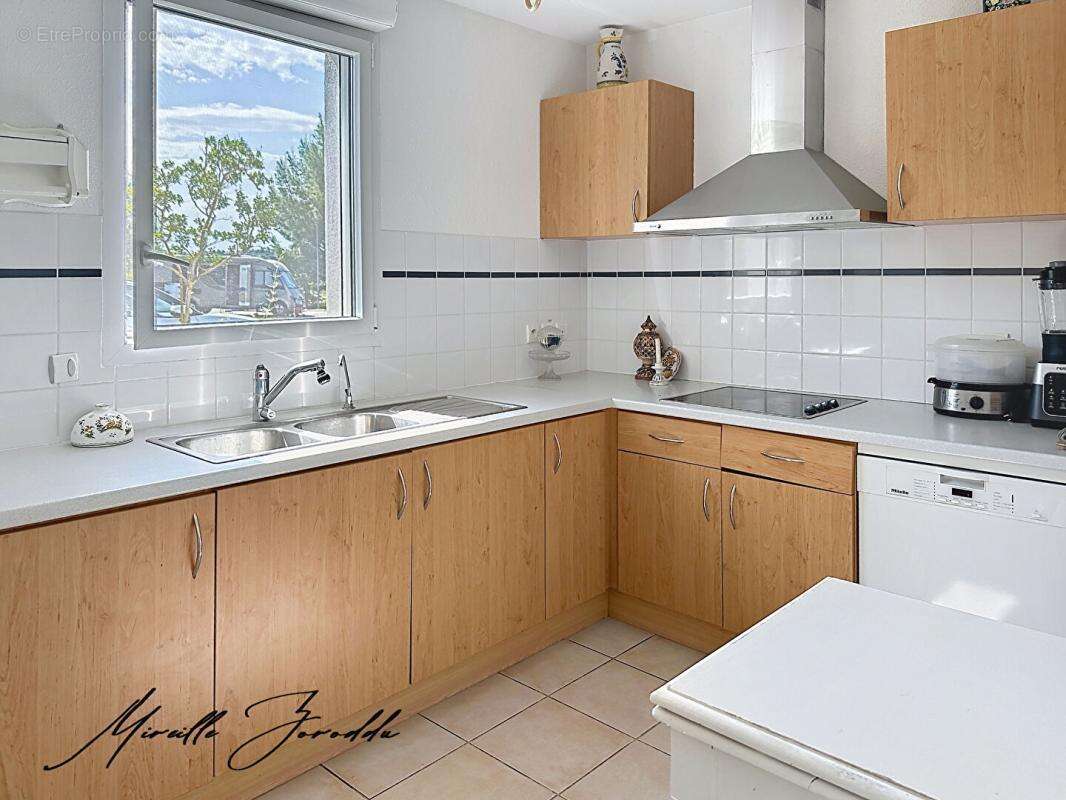 A VENDRE VILLA  Jonquieres Saint Vincent 4 piéces de 124m² avec véranda, parking et garage - photo 4