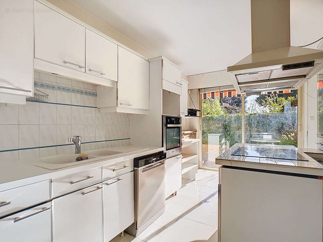 Appartement à VALLAURIS