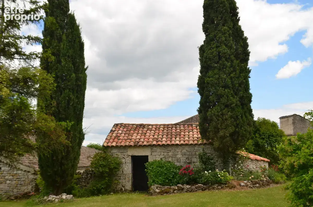 Ensemble quercynois avec pigeonnier, grange en pierre, piscine et gîte. - photo 24