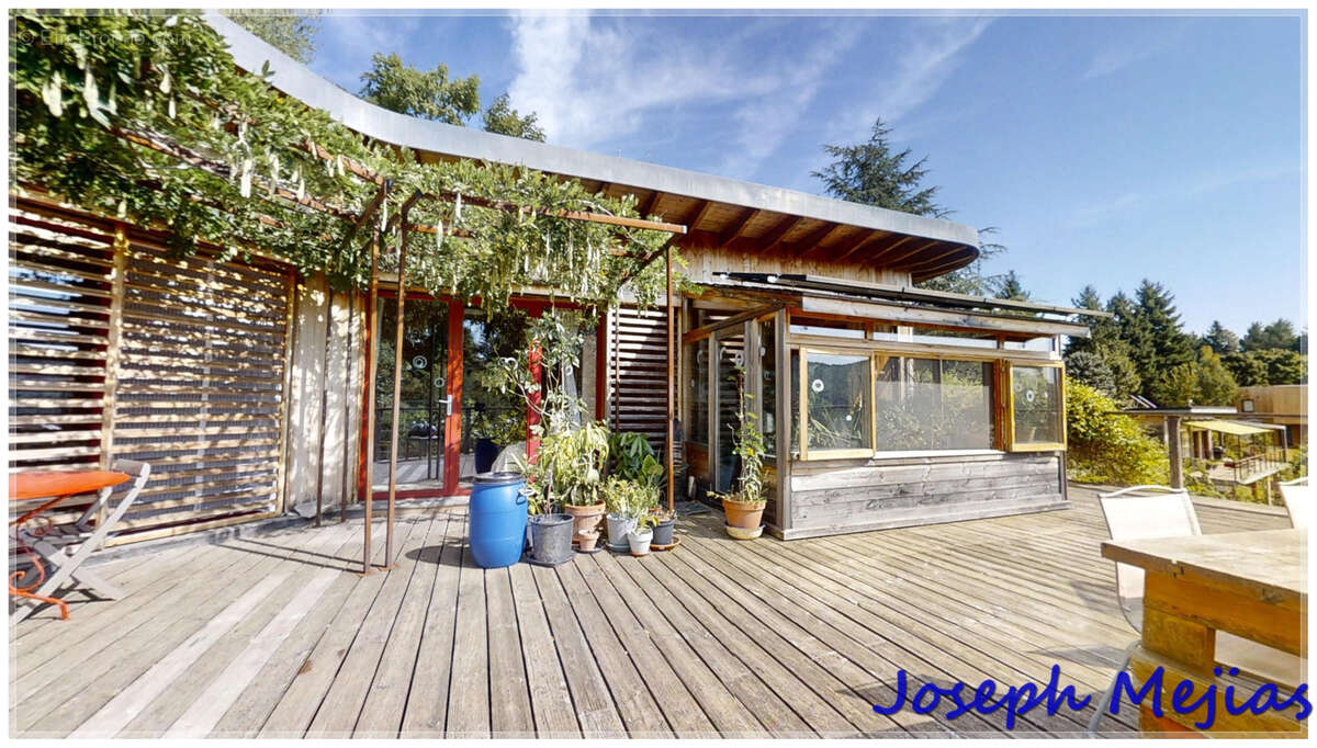 Maison à SAINT-ETIENNE-DE-SERRE