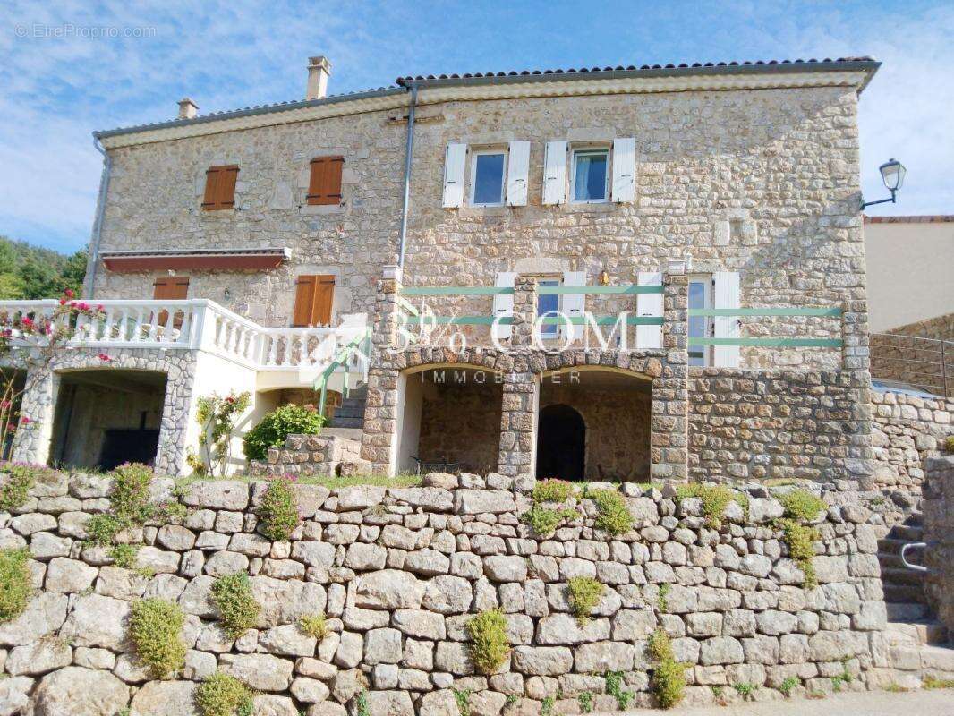 Maison de village en pierre avec terrasse et  terrain de 400 - photo 5