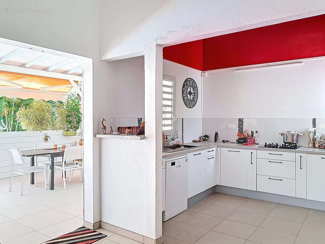 Maison 118 m² à Sainte-Rose  - photo 4