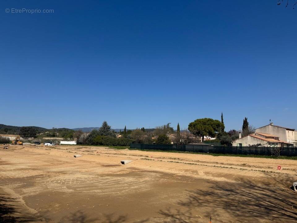 Terrain à PERTUIS