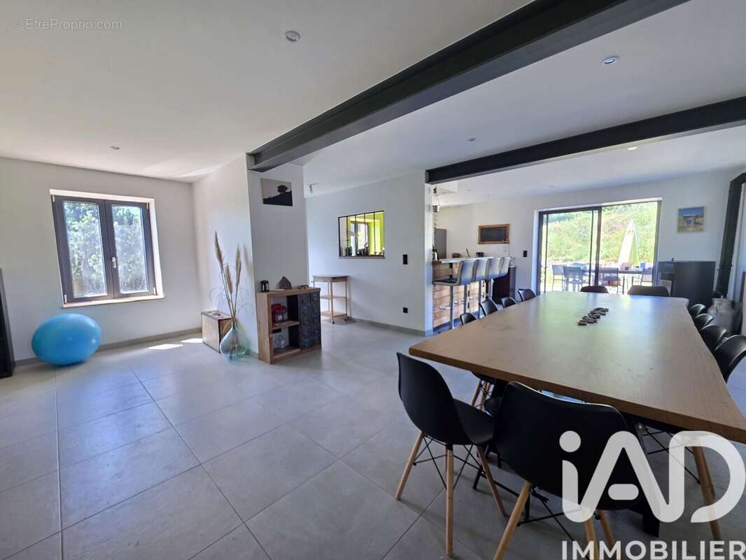 Maison 223 m² à Saint-Gervais-D'auvergne  - photo 6