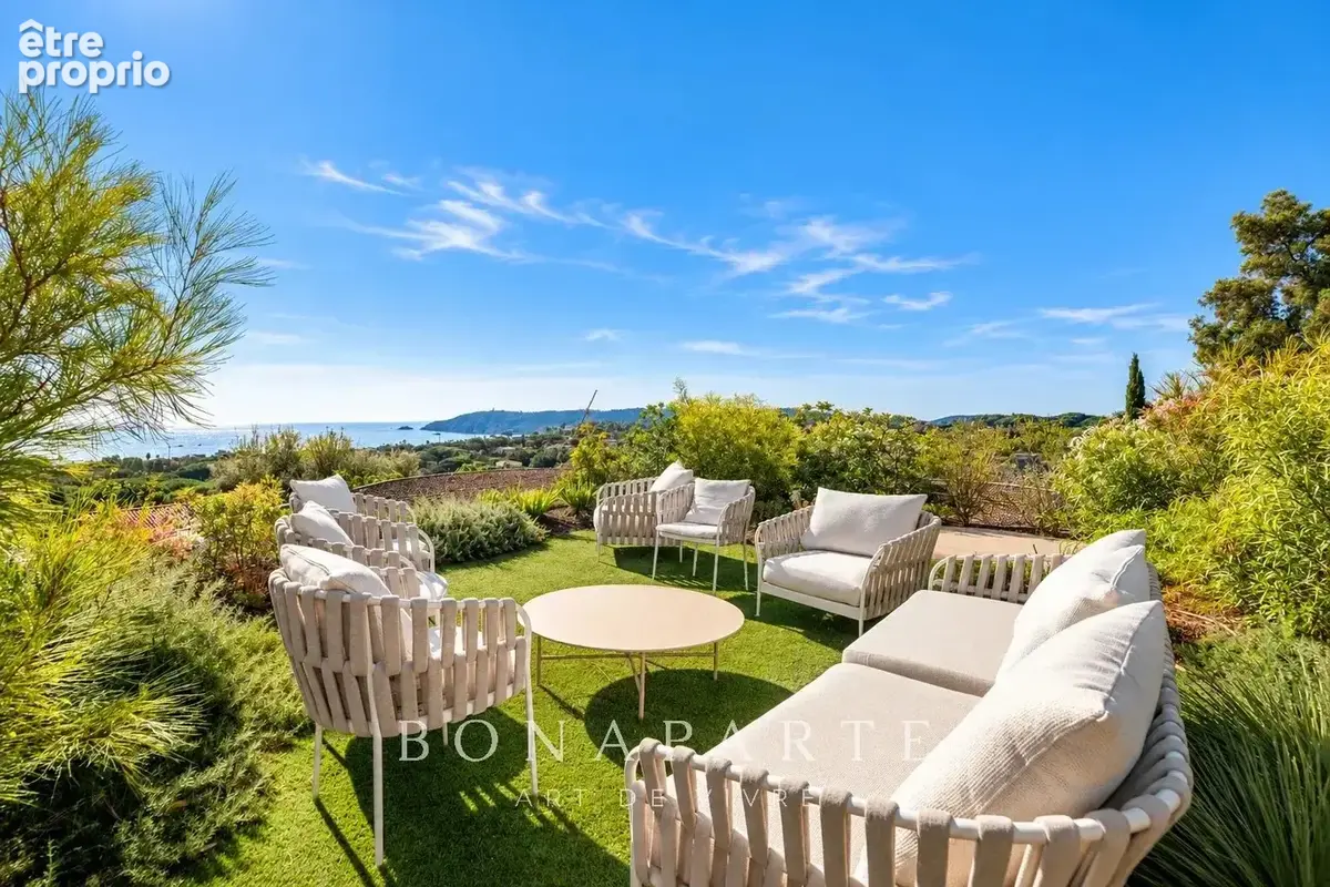 RAMATUELLE – PLAGE DE PAMPELONNE: Villa contemporaine d’exception avec vue panoramique sur la Méditerranée - photo 4
