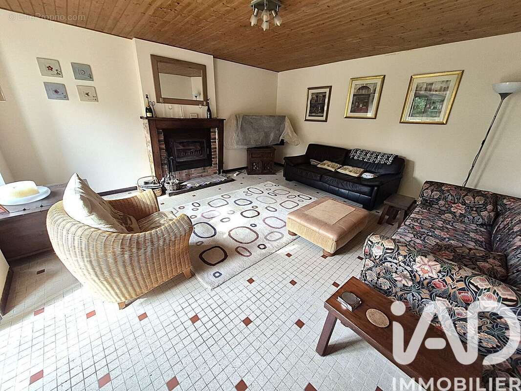 Photo 3 - Maison à SAINT-HILAIRE-LE-VOUHIS