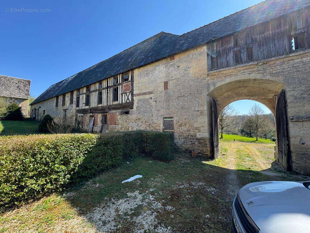 Château inscrit aux Monuments Historiques - Elegance et potentiel exceptionnel - photo 3