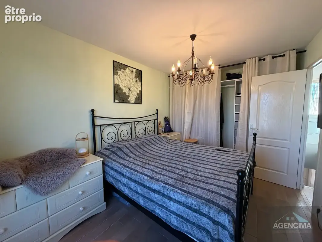 Une villa d'exception, idéalement située à deux pas du centre-ville et de l'étang de Thau. - photo 8