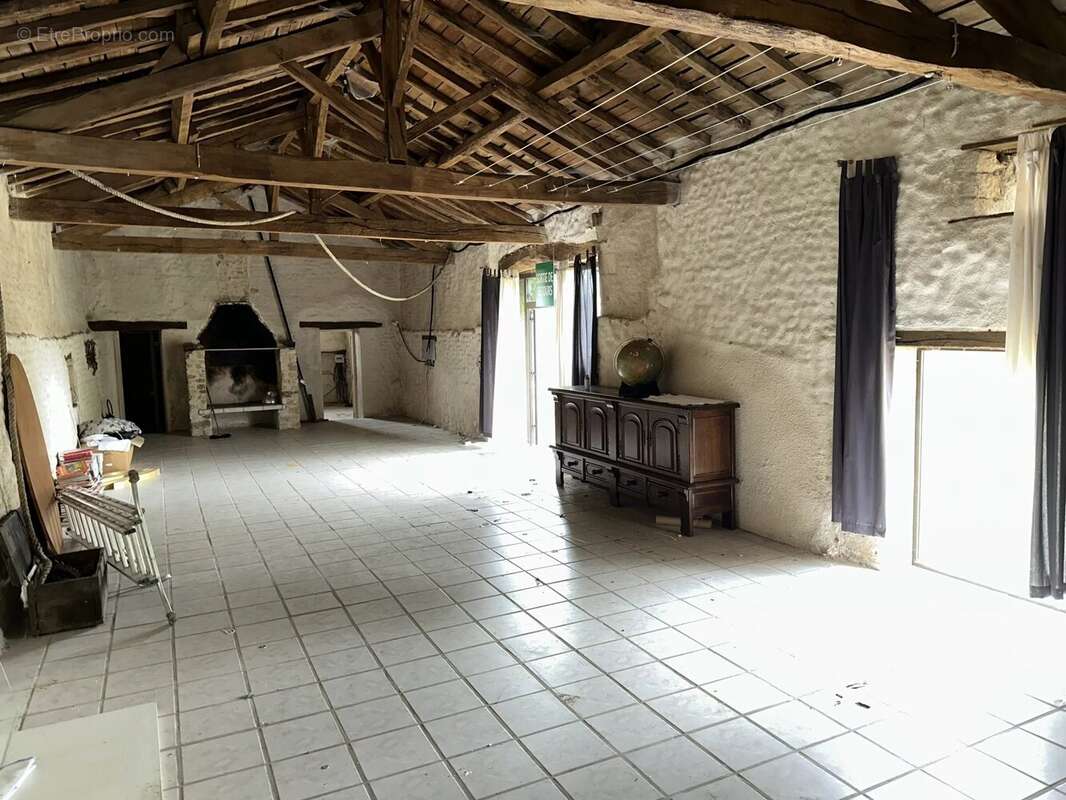 Maison à SOMMIERES-DU-CLAIN