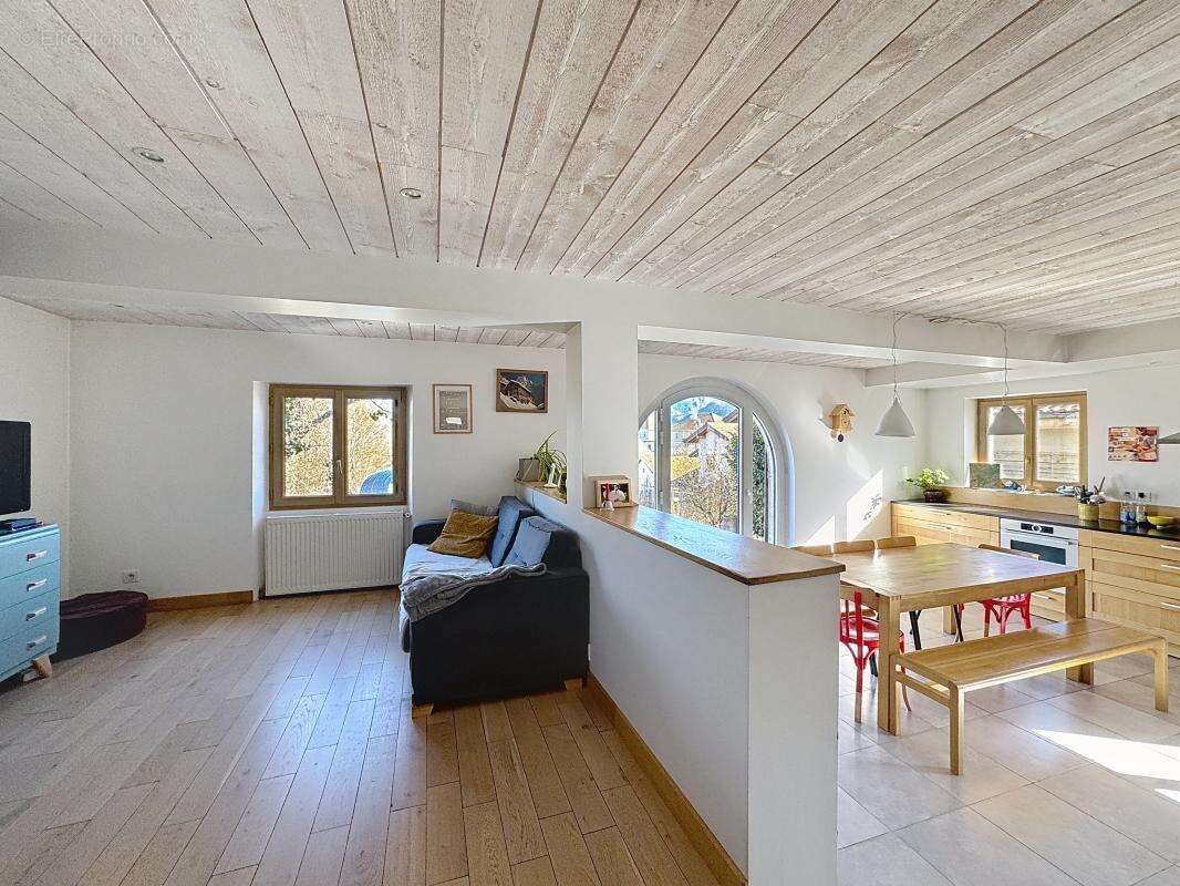 Maison à LA ROCHE-SUR-FORON