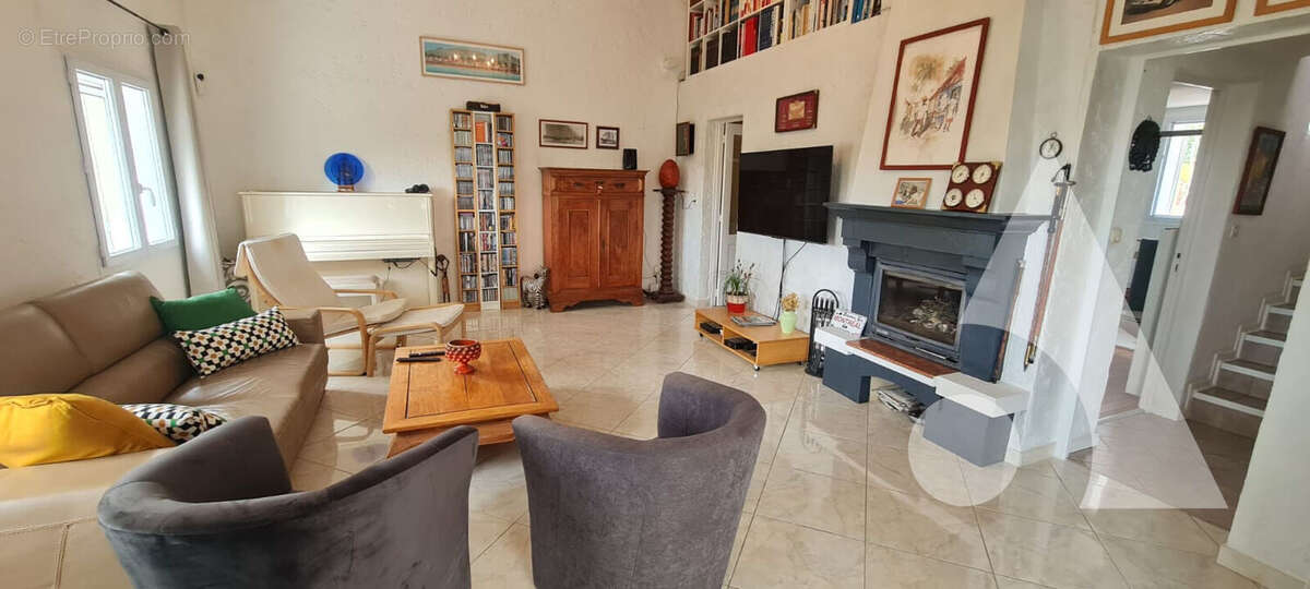 Maison à COTIGNAC