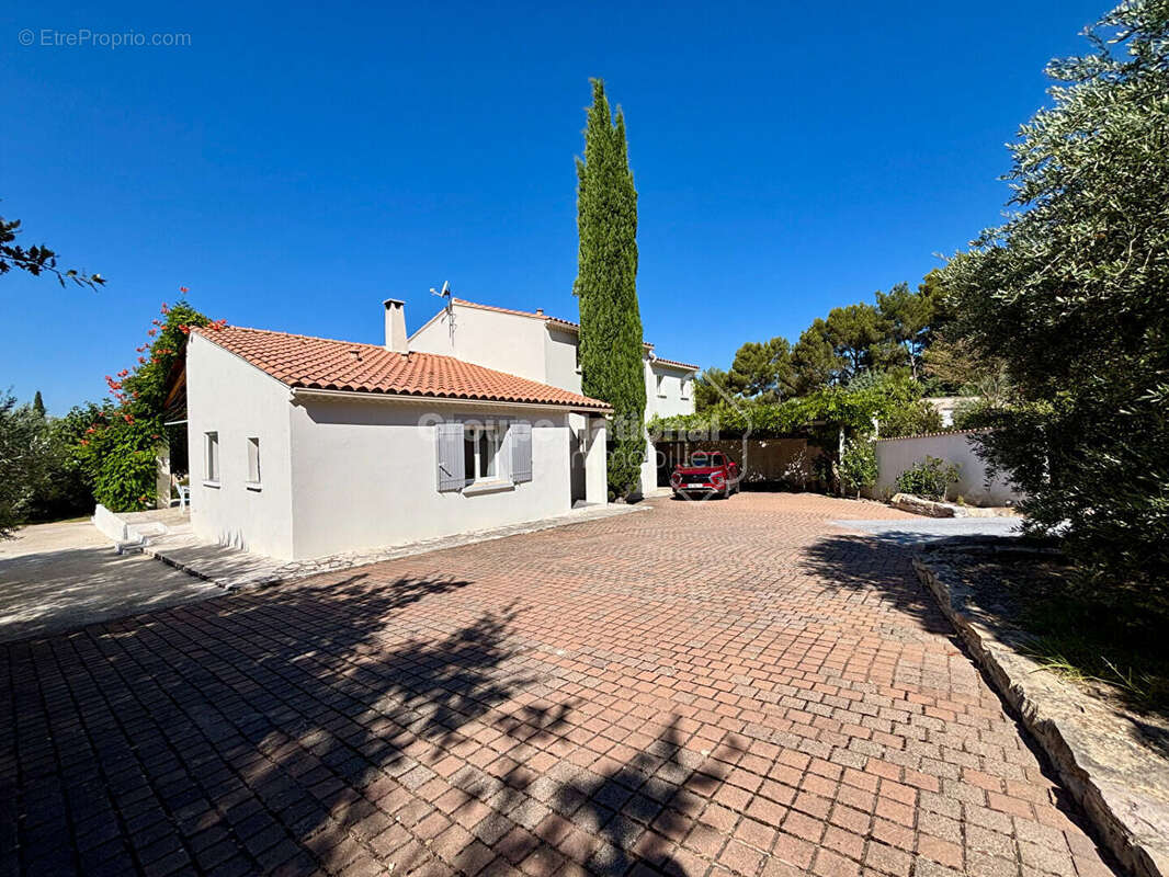 Maison Nages Et Solorgues 8 pièce(s) 172 m2 - photo 3