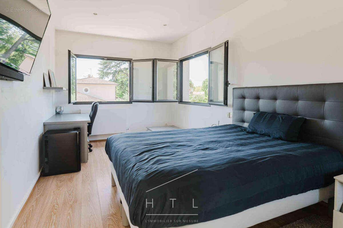 Maison contemporaine de 420 m2 avec piscine à Écully - photo 18