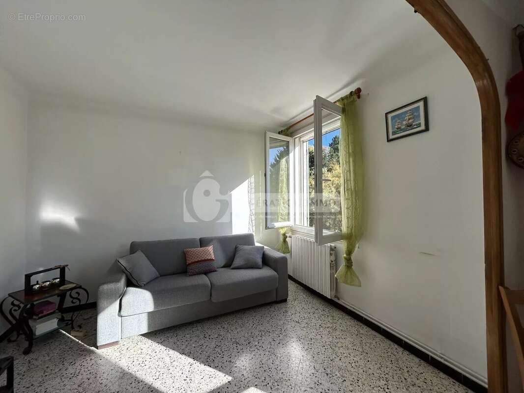 Maison à FONTVIEILLE