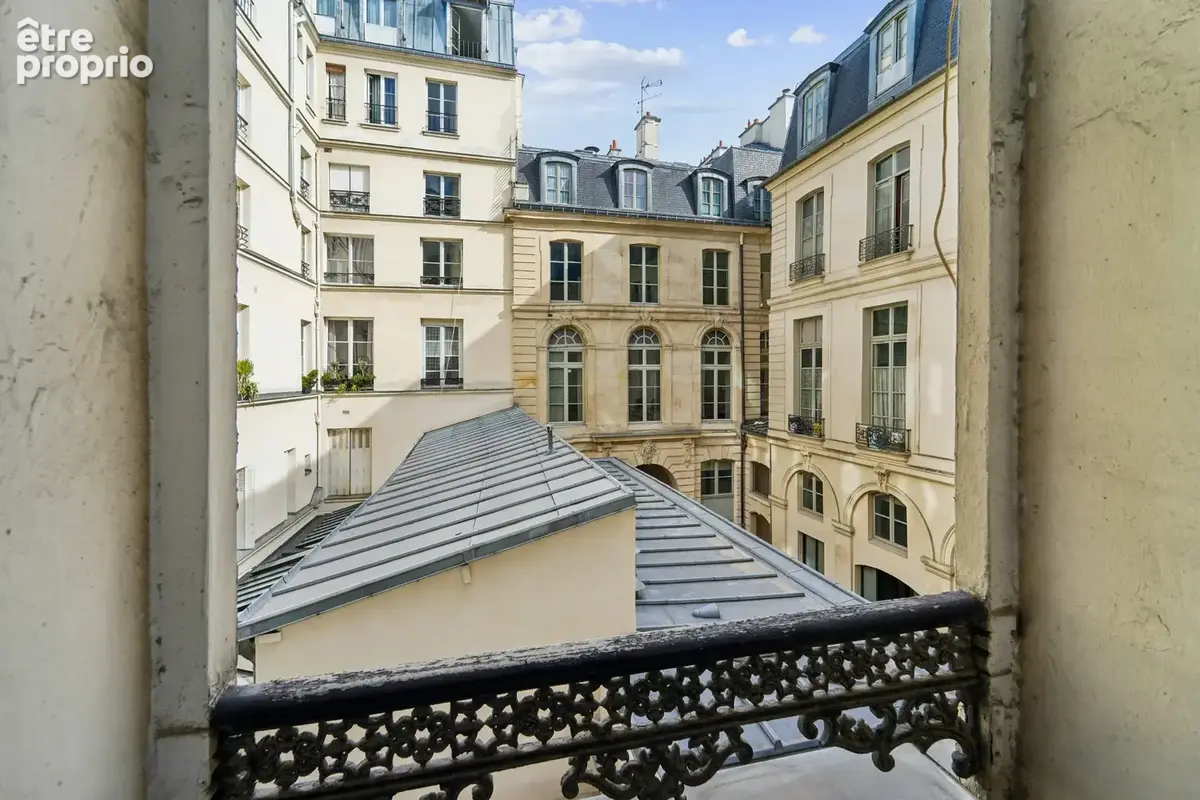 Appartement coup de coeur avec balcon Paris 1er! - photo 11