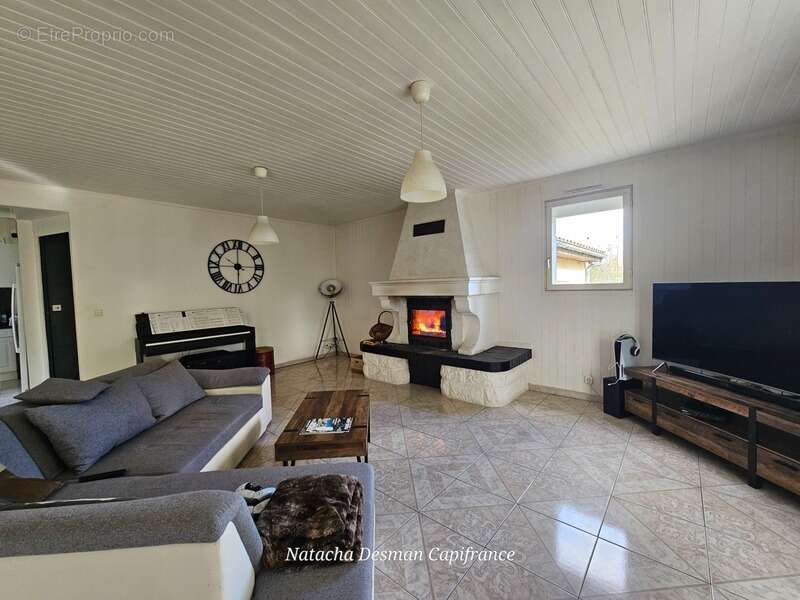 Maison familiale 239 m² au cœur de la nature – 7 pièces – Fort potentiel -  SAINTE COLOMBE (17) - photo 3
