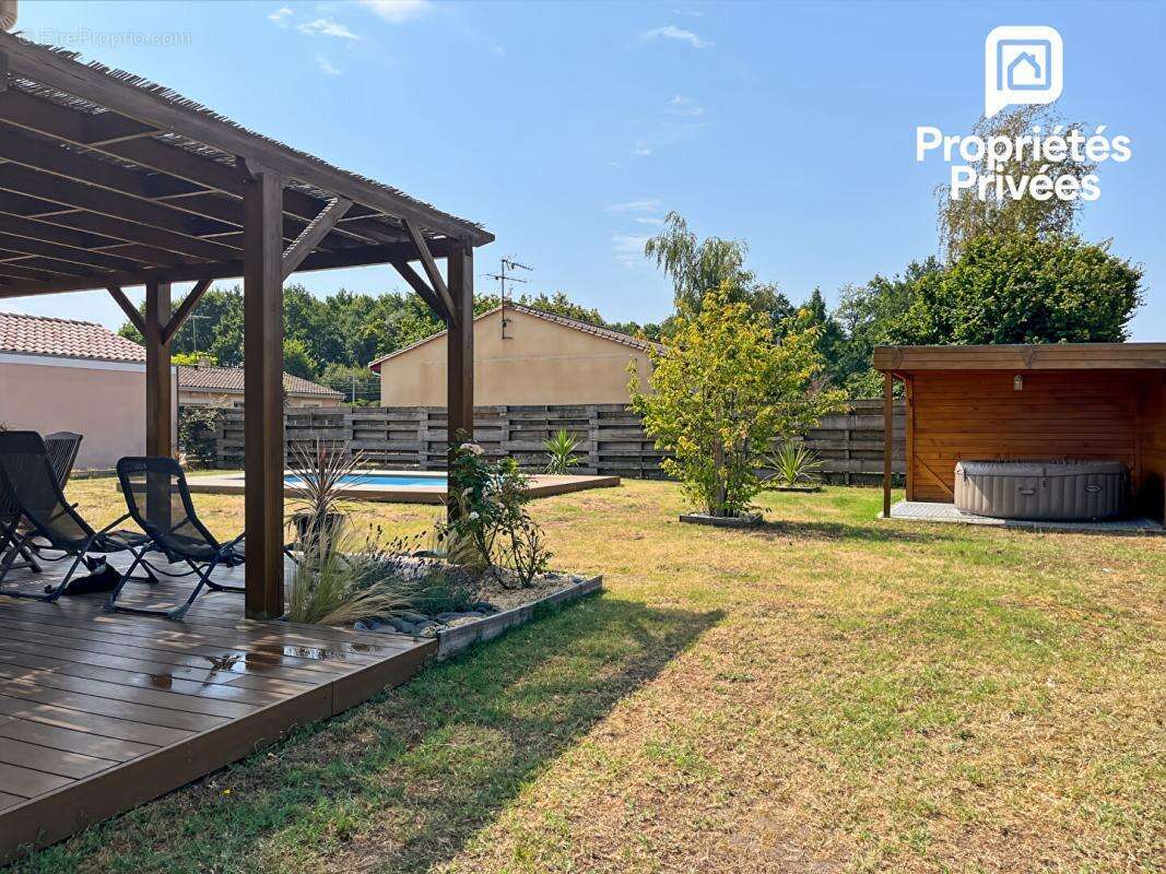 Maison récente de plain-pied avec piscine et garage à Val de Virvée - 305 000 - photo 2