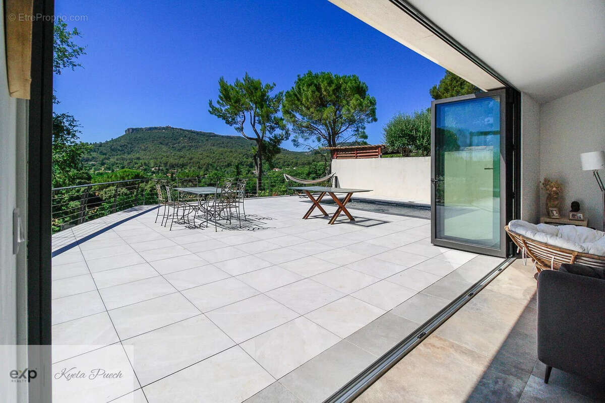 Kyela Puech, exp Luxury présente villa rénovée, trois chambres, grande cuisine, vue imprenable, possibilité d'agrandir, climatisation réversible, piscine et jardin  - Maison à TOURVES