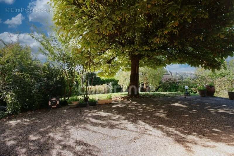 Maison à CHALLES-LES-EAUX