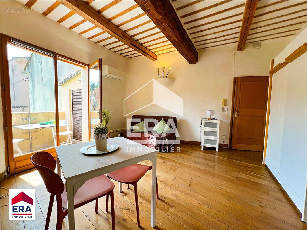 Appartement à PERNES-LES-FONTAINES