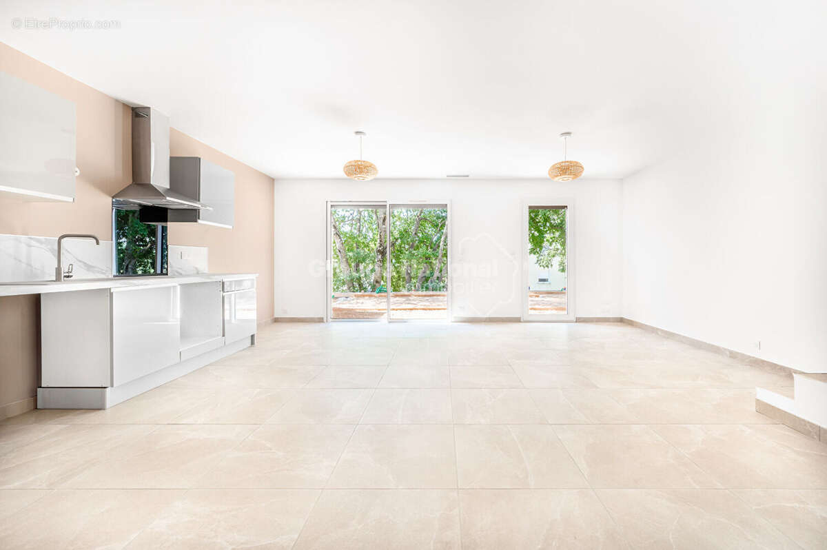 Maison à VINON-SUR-VERDON