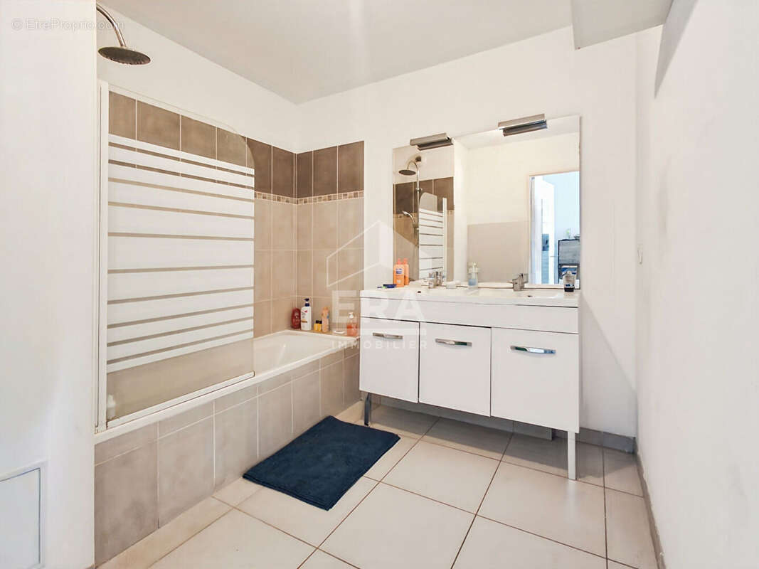 Appartement à MARSEILLE-5E