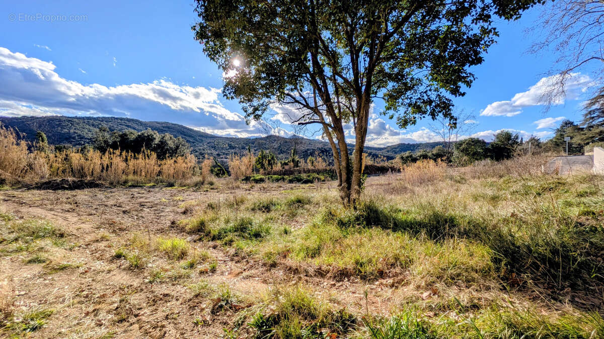 Terrain à LES CLUSES