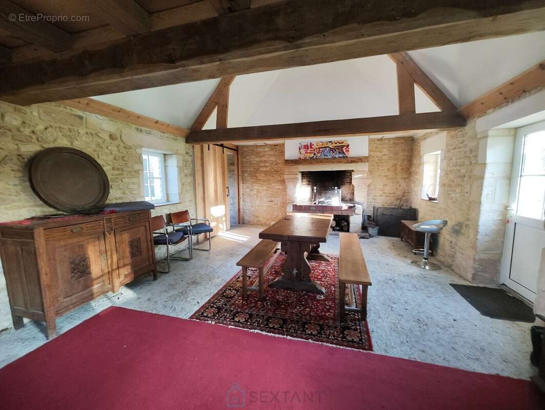 Maison à SAINT-PIERRE-SUR-DIVES