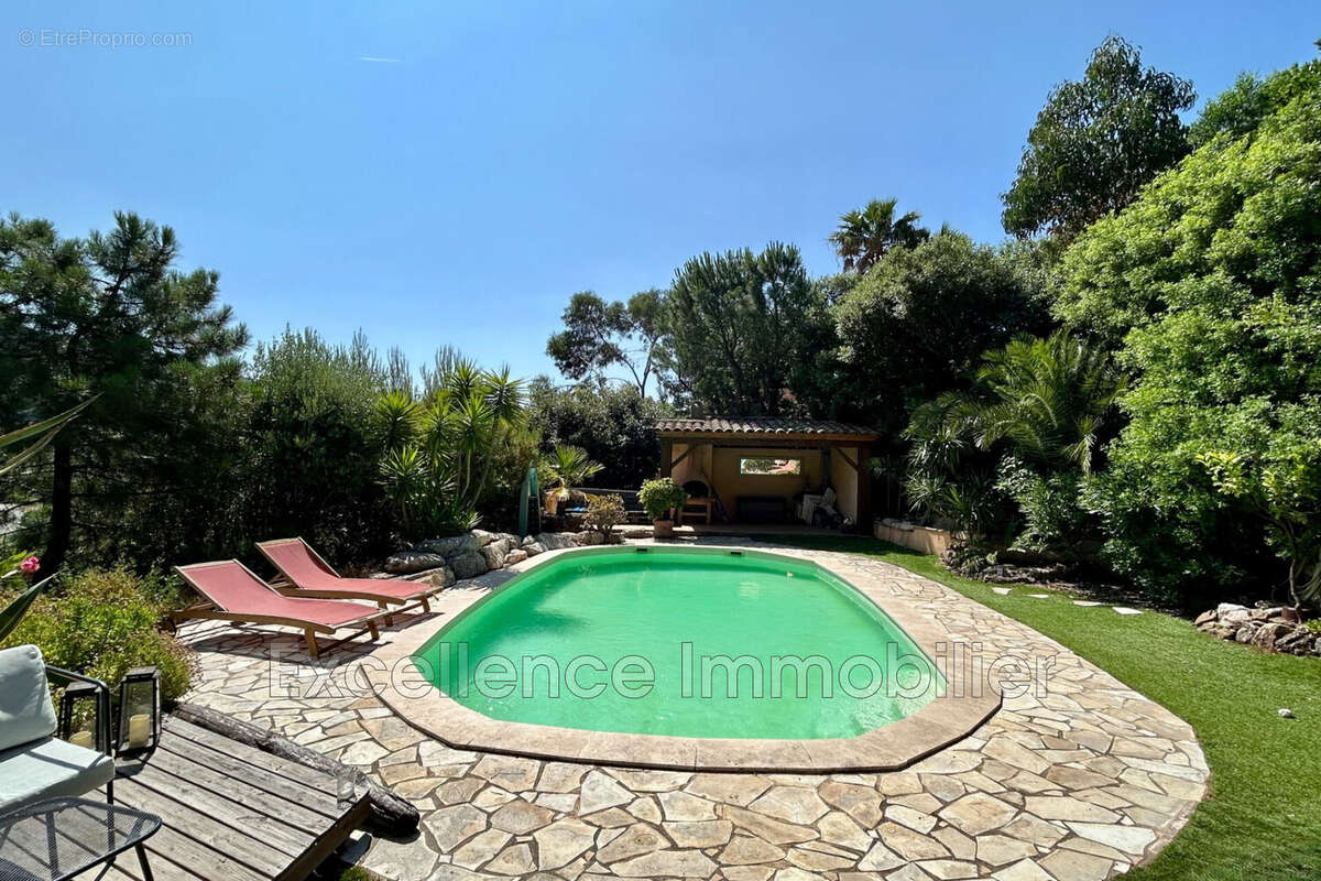 Maison à LES ISSAMBRES